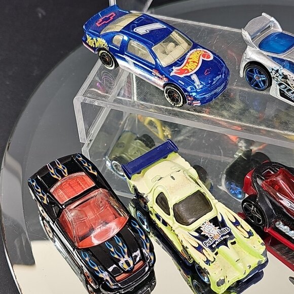 11 Hot Wheels Cars As Shown - Picture 11 of 16